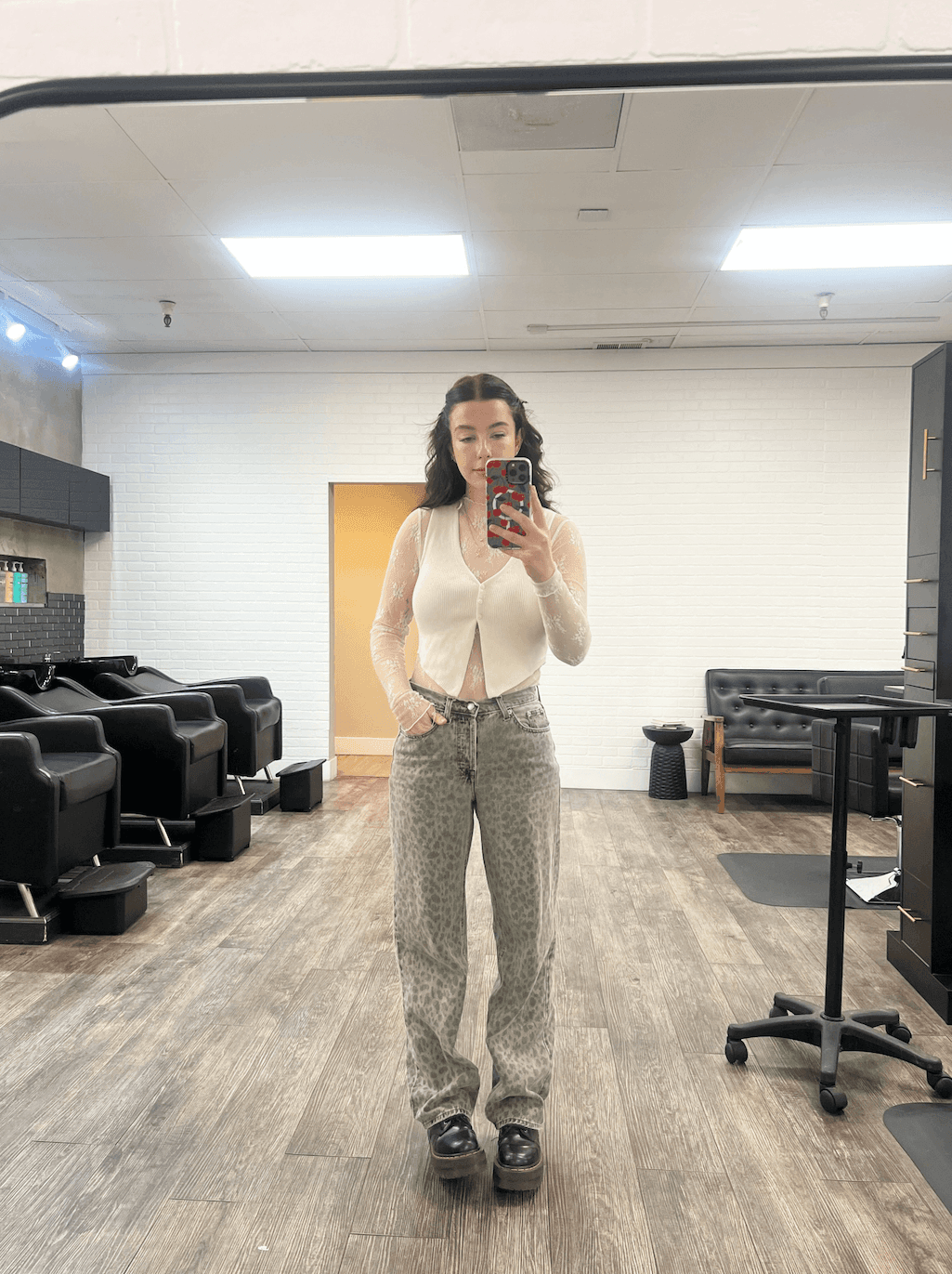 Neutral hairstylist outfit