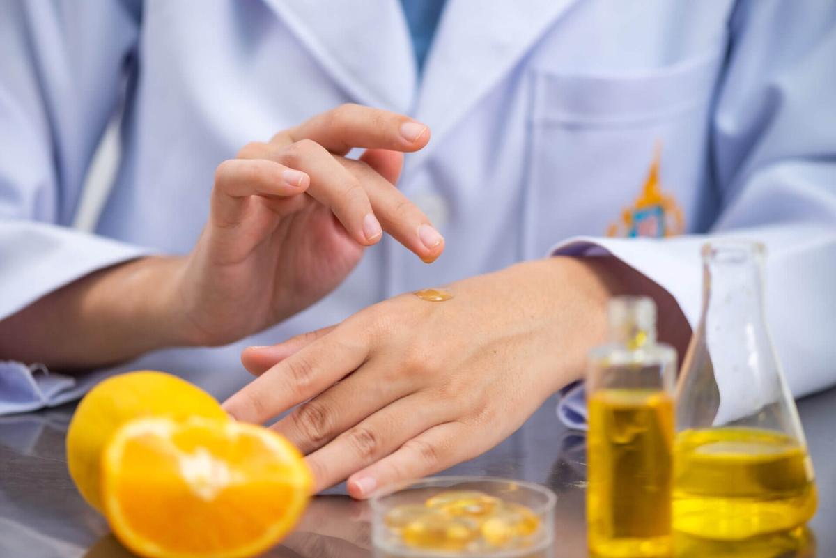 5 Reasons You Should Incorporate Castor Oil Into Your Beauty Routine