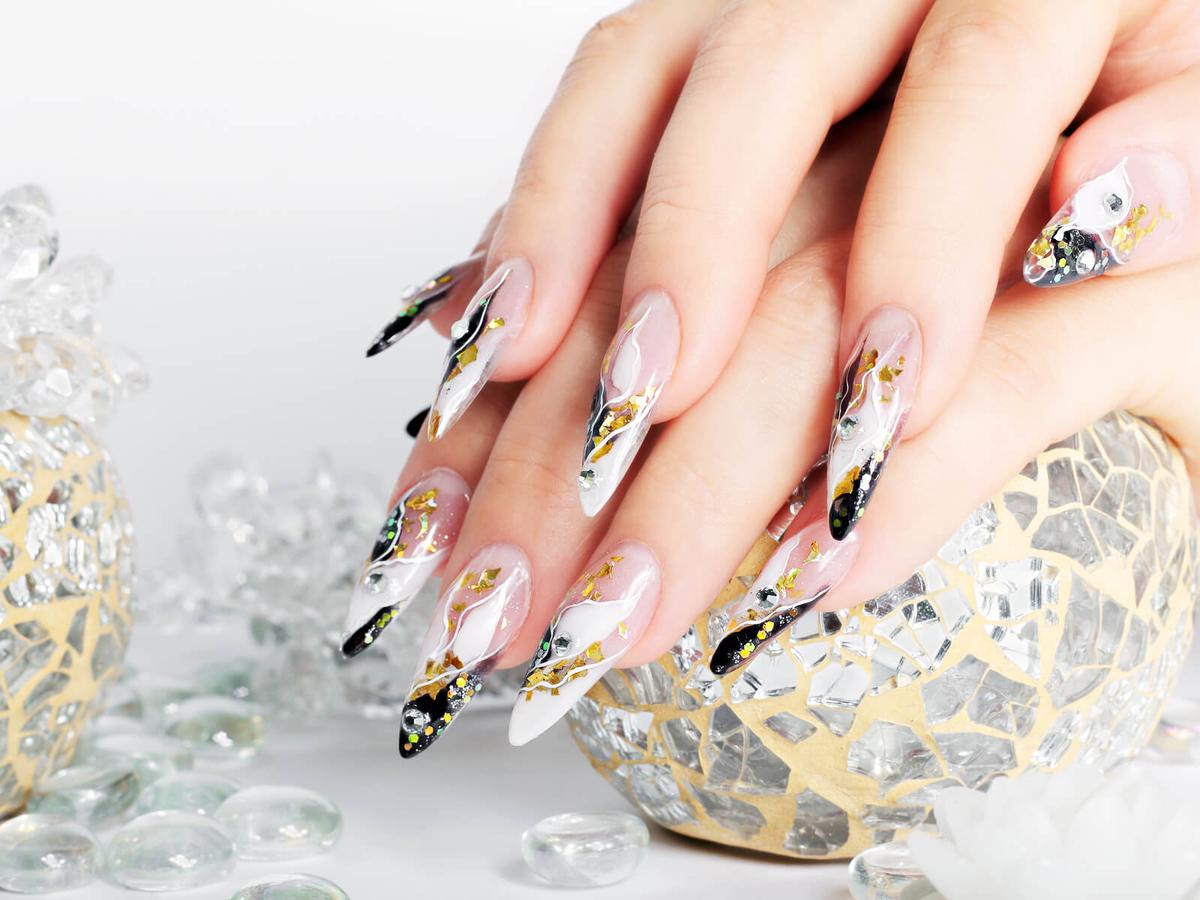 6 Ways to Wear Glitter Nail Polish