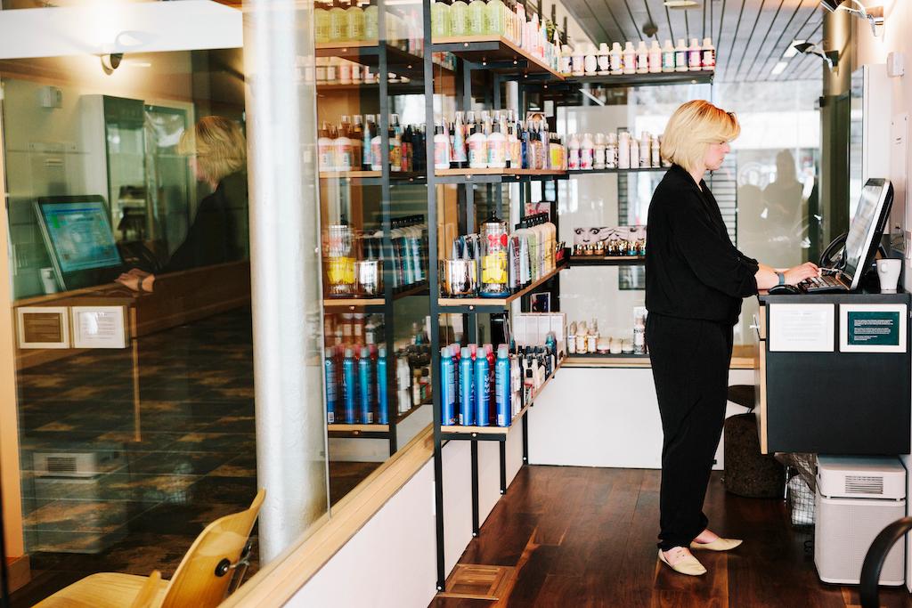 Salon Retail Strategy Guide: 6 Proven Ways to Boost Product Sales in 2025