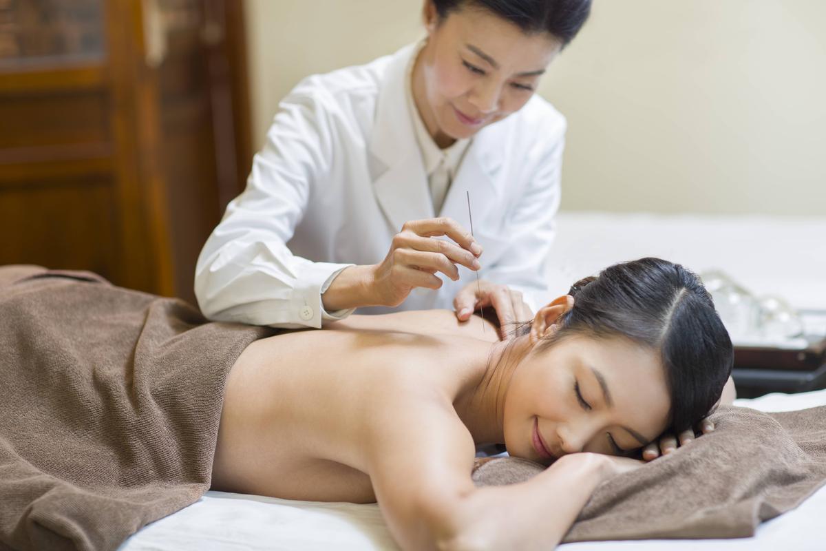 How to Become an Acupuncturist