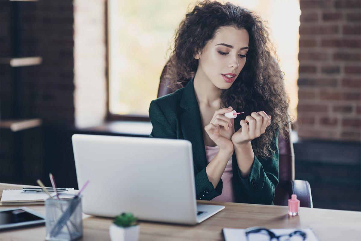 Connect with Clients Through Your Virtual Nail Salon