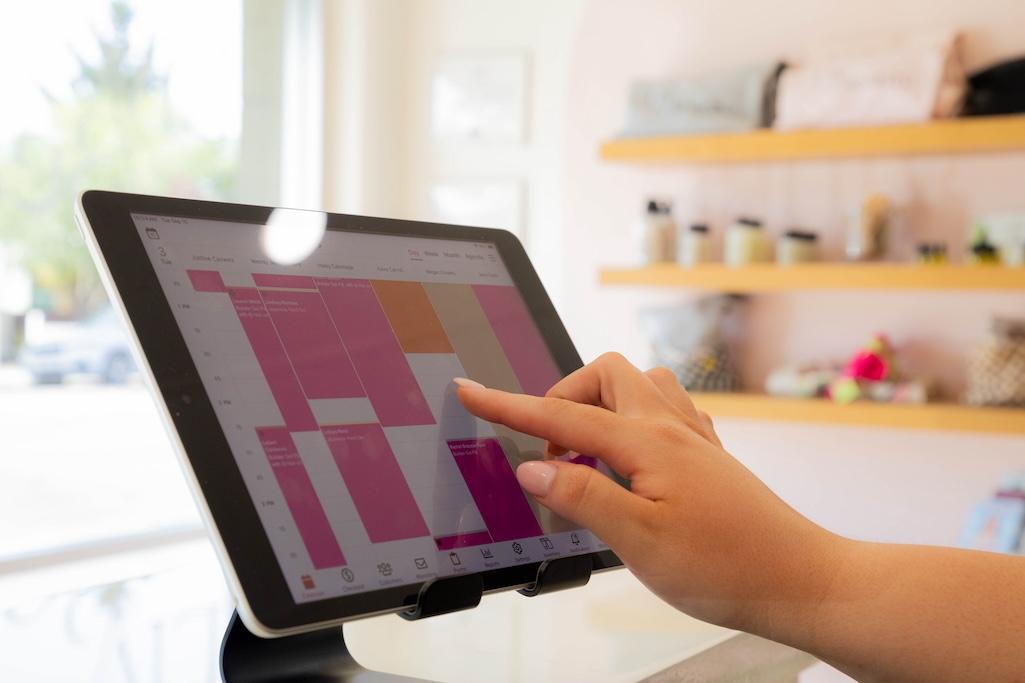 Smart Booking Strategies for Peak Season (Without Losing Your Mind) 