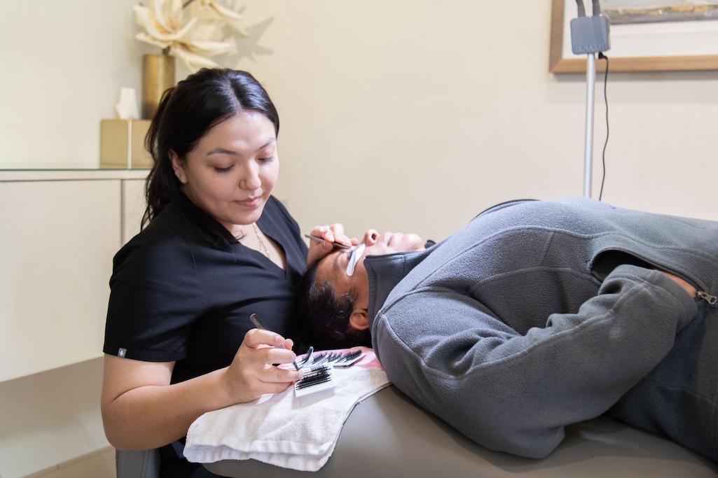 Licensed vs Certified Lash Tech: What’s the Difference and Why It Matters 