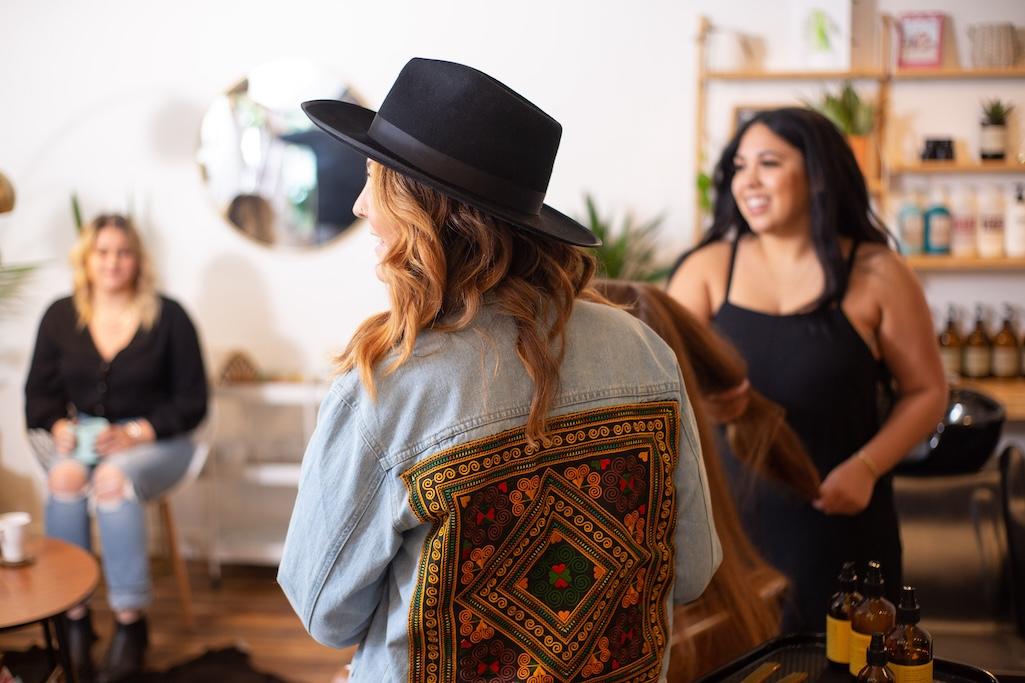 The Ultimate Hairstylist Outfit Guide: Look Chic, Stay Comfy